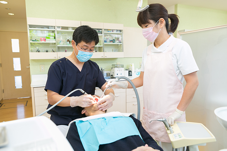 虫歯から入れ歯、歯周病予防まで「幅広い治療」に対応しています。